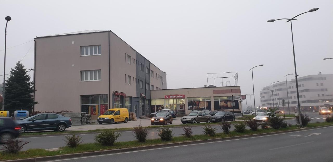 Trosoban Stan U Zenici Daire Zeniça Dış mekan fotoğraf