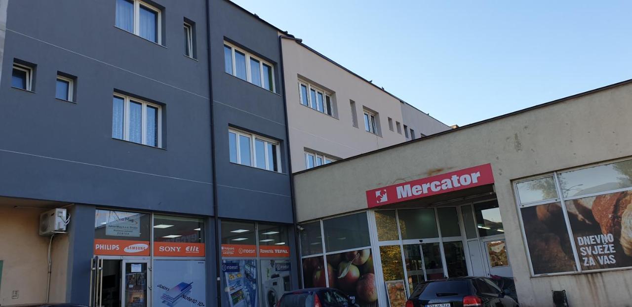 Trosoban Stan U Zenici Daire Zeniça Dış mekan fotoğraf